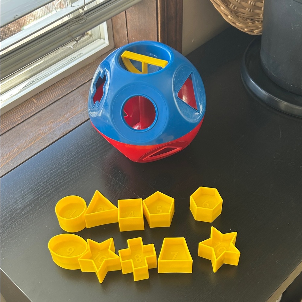 VTG Shape O-Toy Sorting Ball by Tupperware